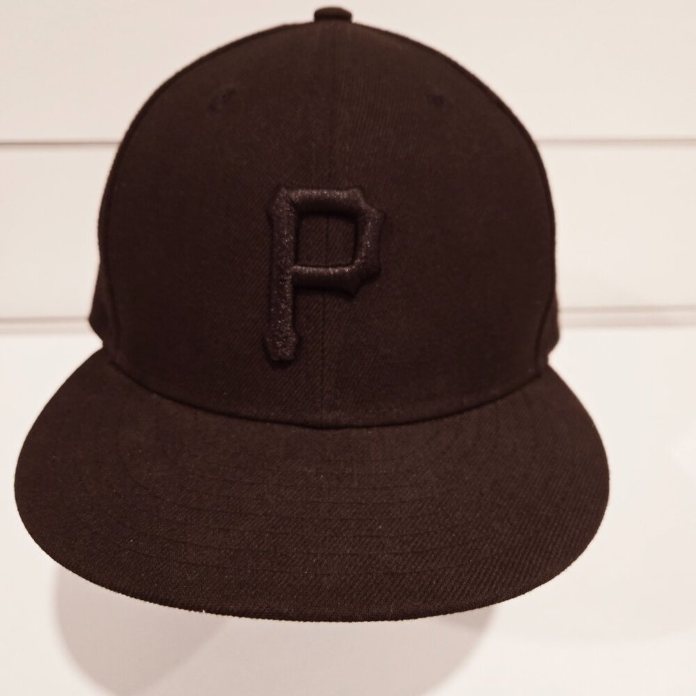 New Era Pirates Black Fitted Hat Size 7